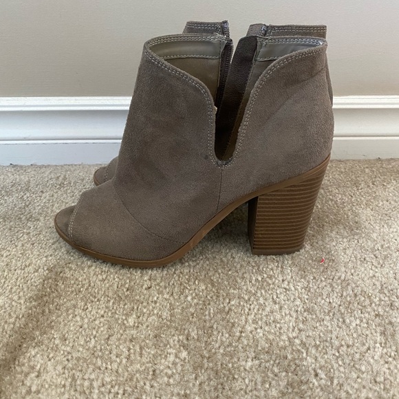 Size 8 peep toe heels - Picture 1 of 2